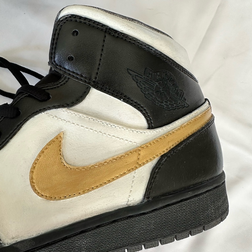 NIKE AIR JORDAN CUSTOM PAINTED MENS SNEAKERS - Picture 3 of 8